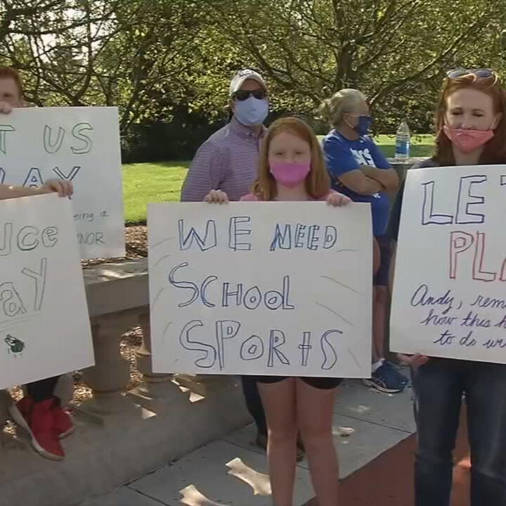 High school players rally at Kentucky state capitol in effort to bring back fall sports (Aug. 24, 2020)